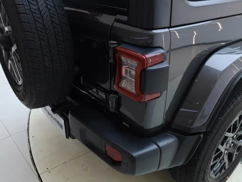 Jeep Wrangler PHEV — миниатюра 15
