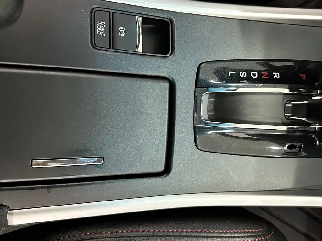 Honda Accord — миниатюра 17
