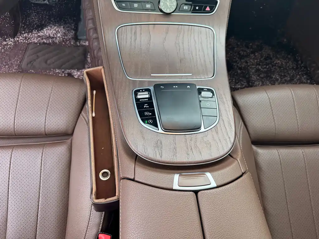 Mercedes-Benz E-Class — миниатюра 7