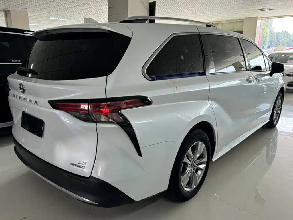 Toyota Sienna — миниатюра 23