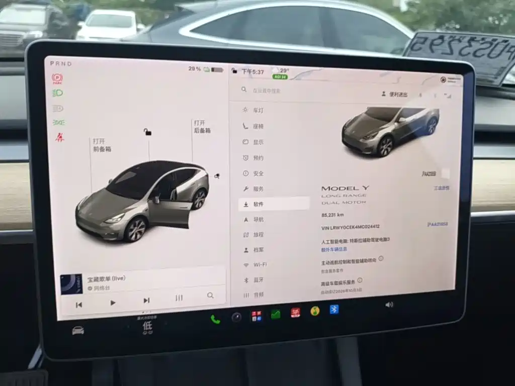 Tesla Model Y — миниатюра 12