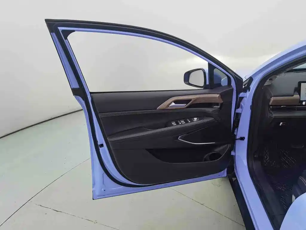 XPeng P5 — миниатюра 7