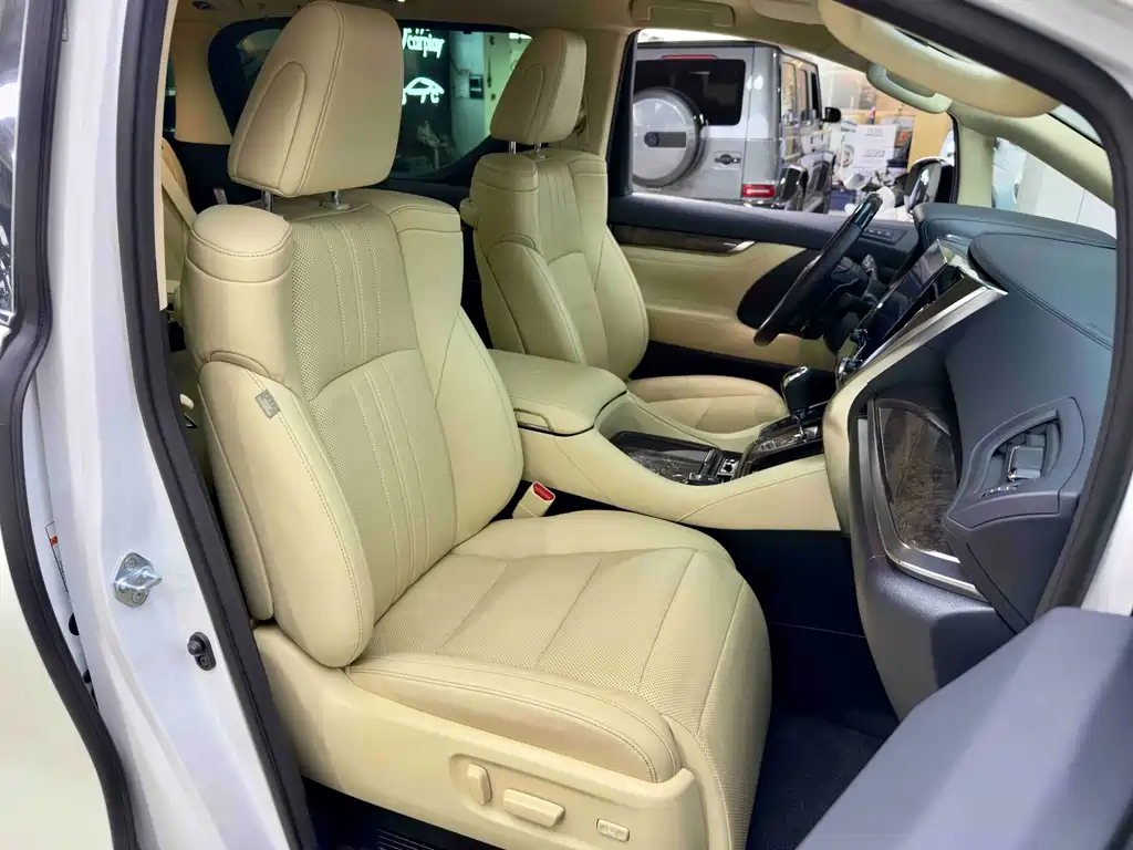 Toyota Vellfire — миниатюра 25