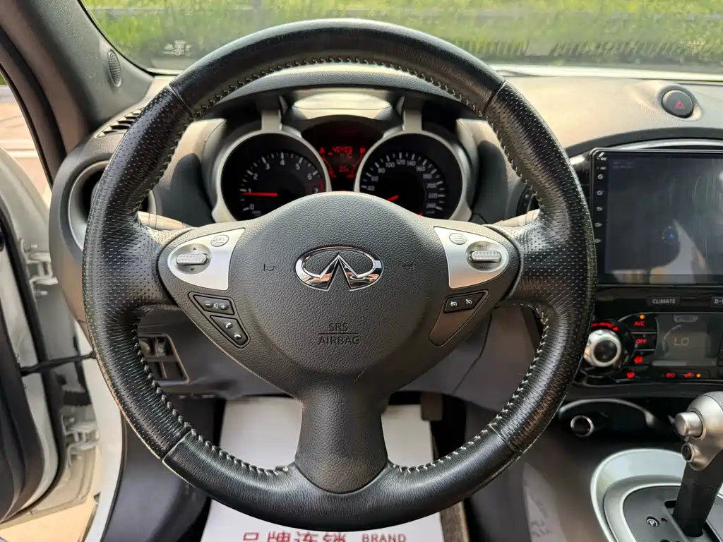 Infiniti ESQ 2014 1.6L