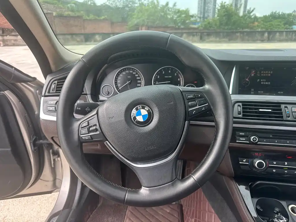 BMW 5 Series — миниатюра 16