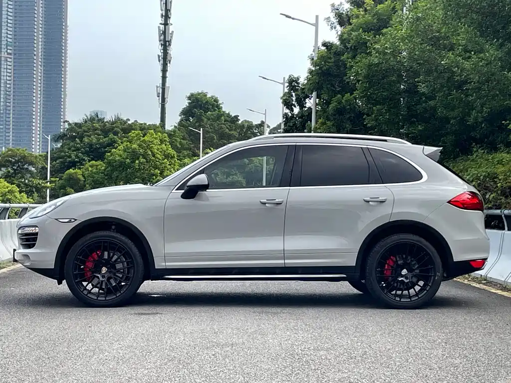 Porsche Cayenne — миниатюра 4