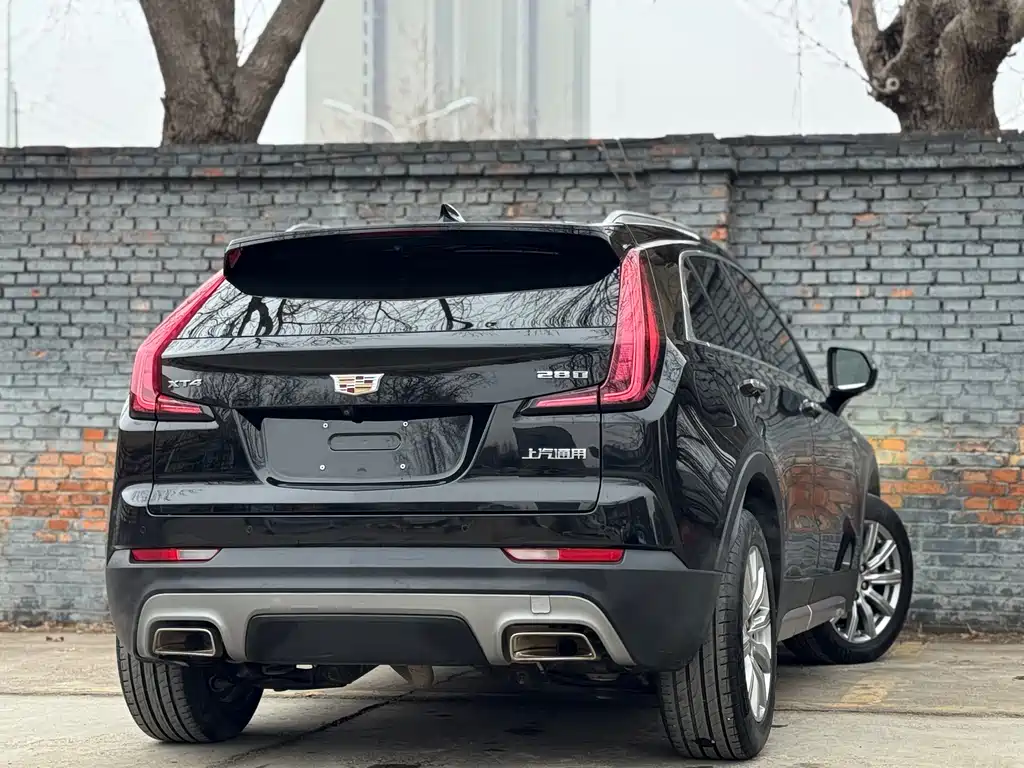 CADILLAC XT4