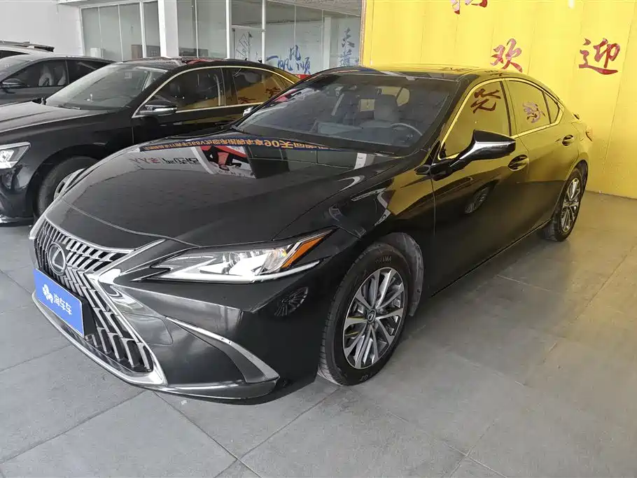 Lexus ES 2024