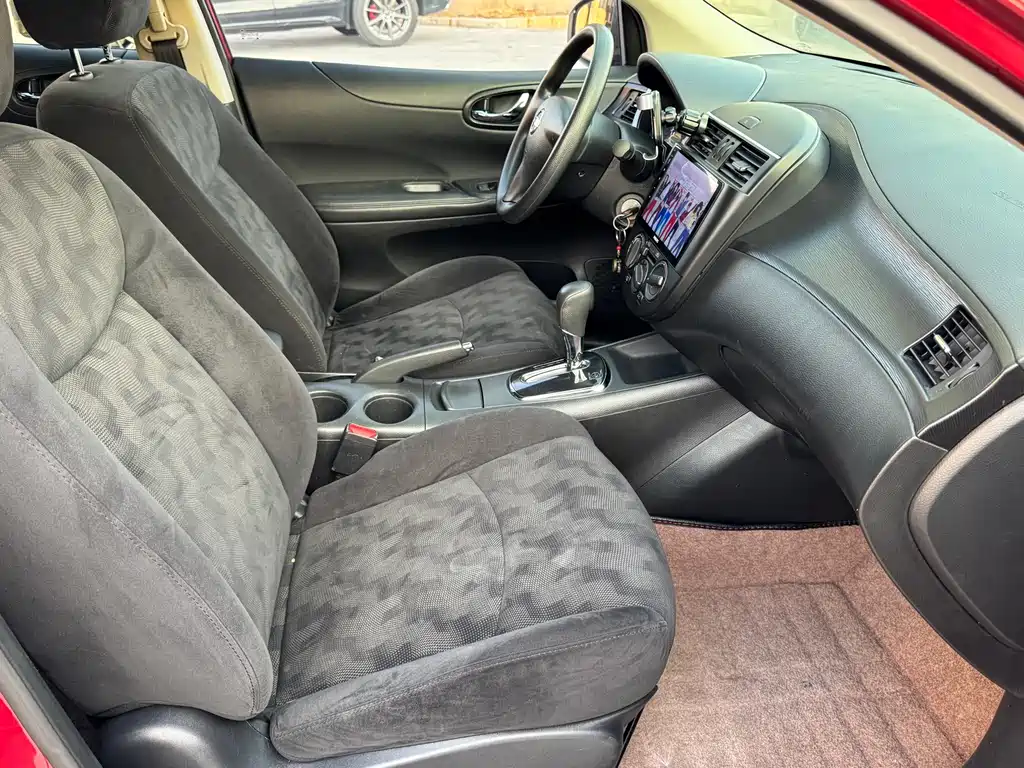 Nissan Tiida 2014 1.6L CVT Comfort