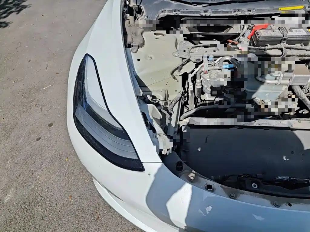 Tesla Model 3 — миниатюра 21