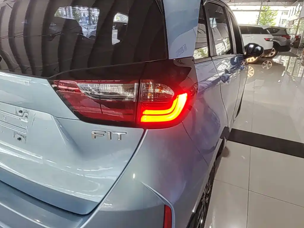 Honda Fit — миниатюра 8