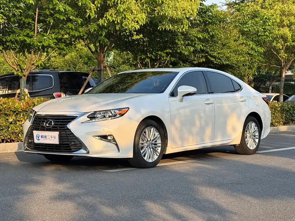 Lexus ES 2017