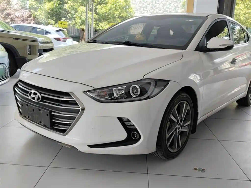 Купить Hyundai Elantra