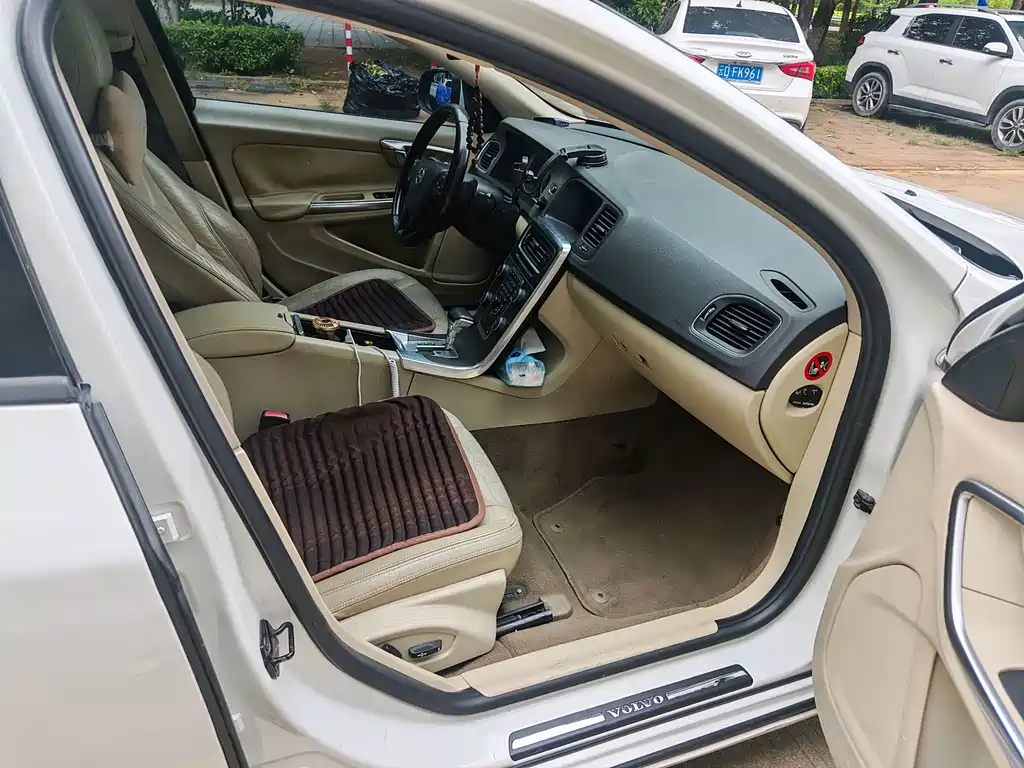 Volvo S60 (Import) — миниатюра 7