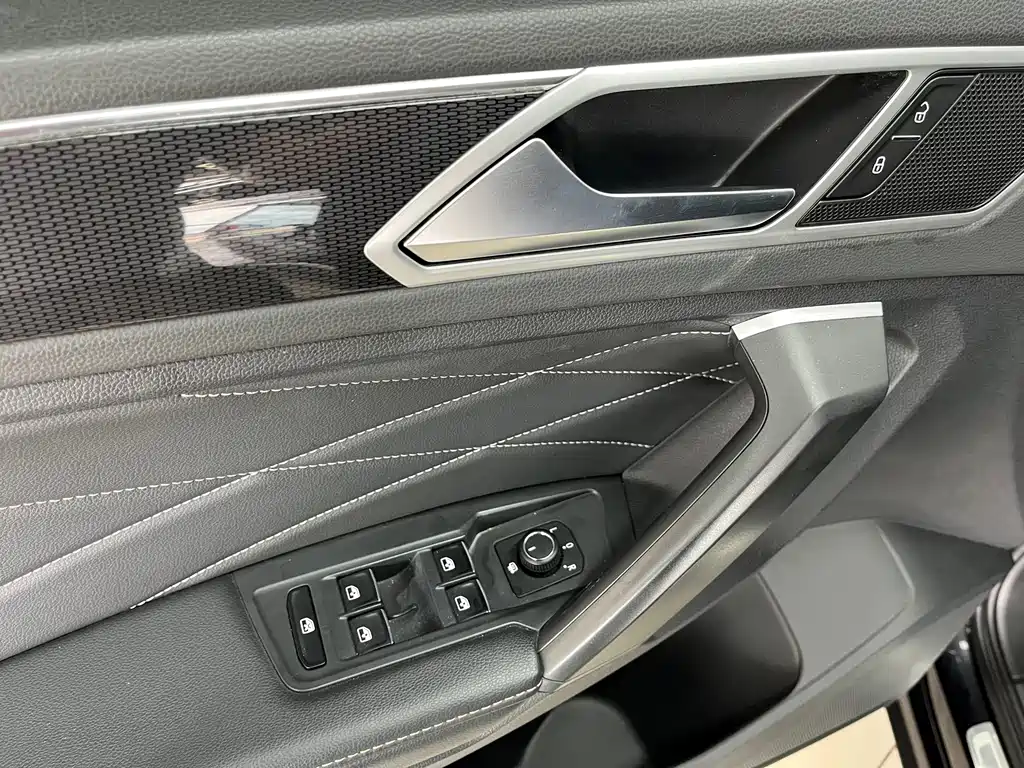 Volkswagen Tiguan L — миниатюра 16