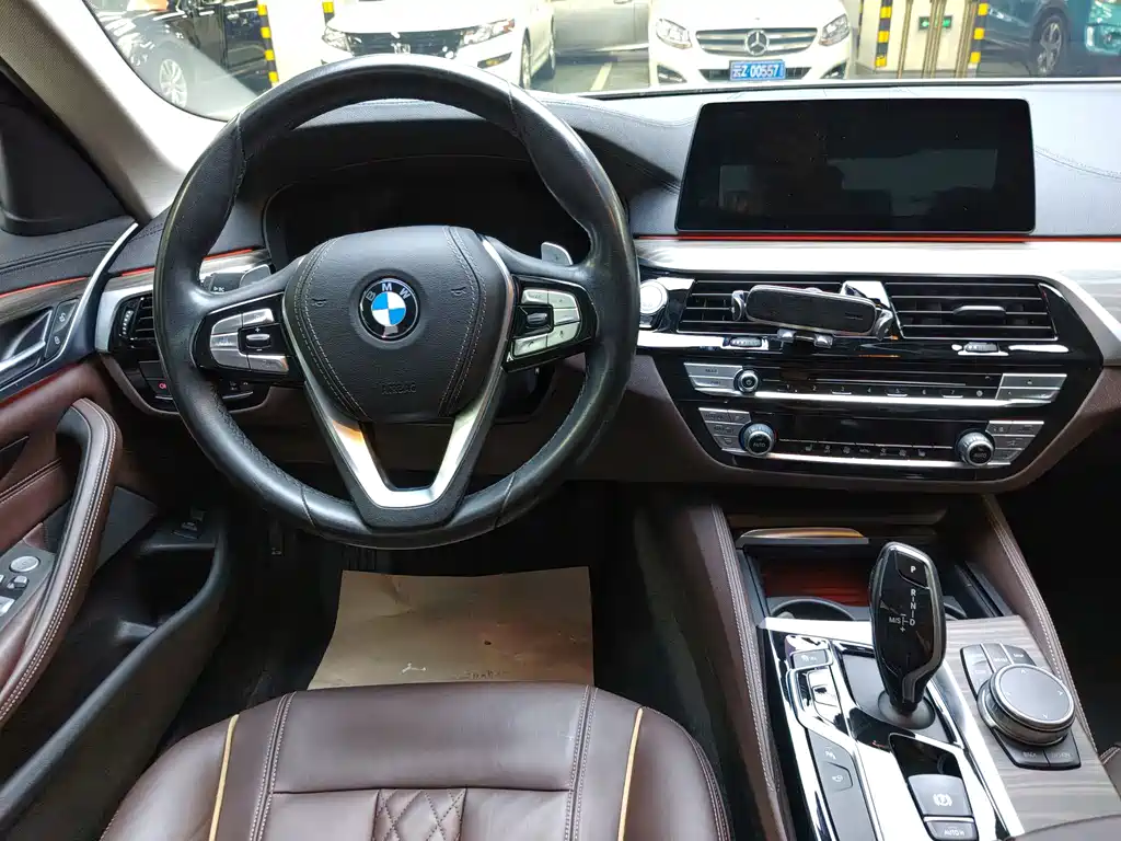 BMW 5 Series — миниатюра 8