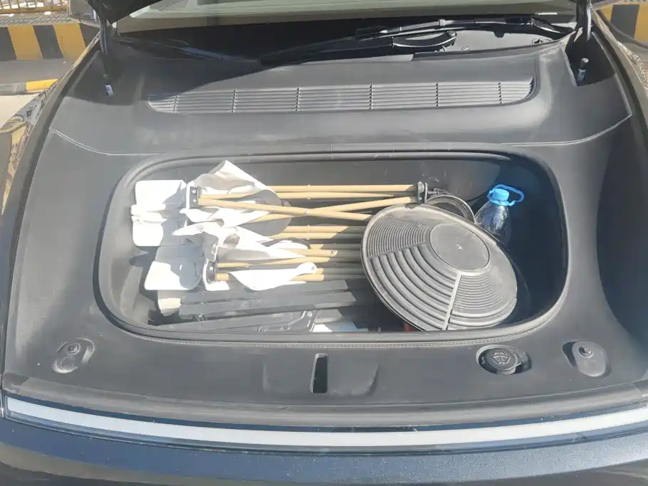 Tesla Model Y — миниатюра 10