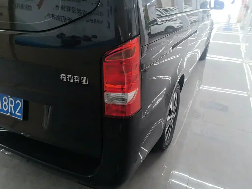 Mercedes-Benz Vito 2023 2.0T 7 мест