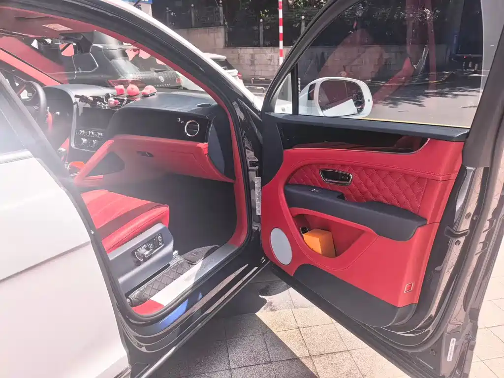 Bentley Bentayga PHEV — миниатюра 8