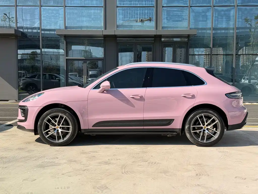 PORSCHE MACAN