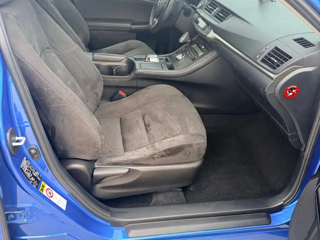 Lexus CT — миниатюра 15