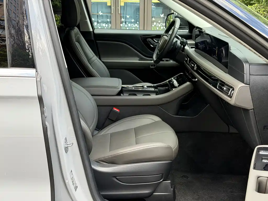 Lincoln Aviator — миниатюра 12