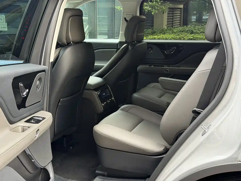 Lincoln Aviator — миниатюра 14