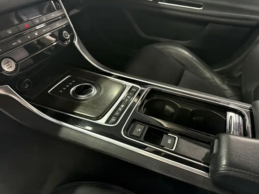Jaguar XFL — миниатюра 14