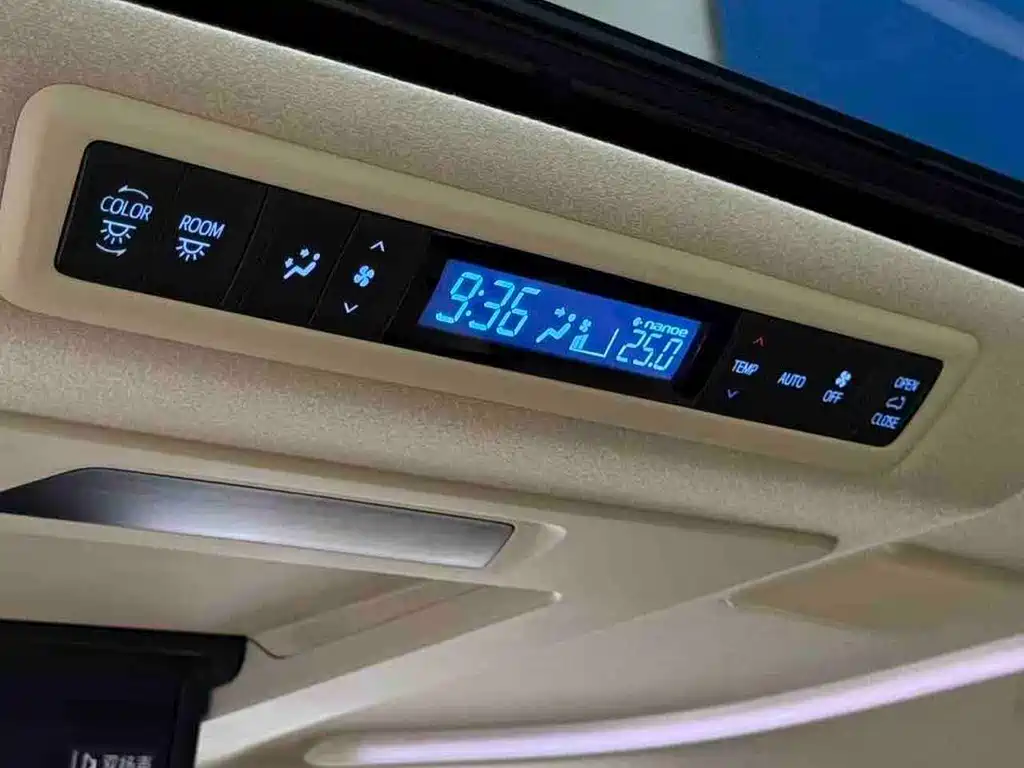 Toyota Vellfire — миниатюра 12