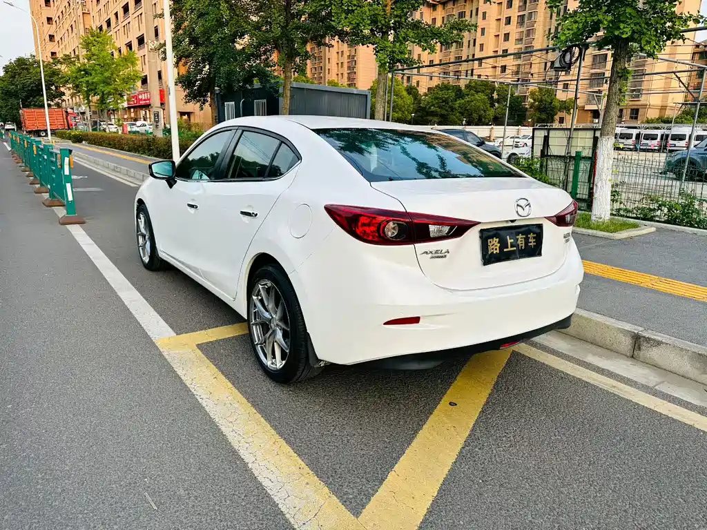 Mazda Mazda3 3 2014 2.0L AT Flagship