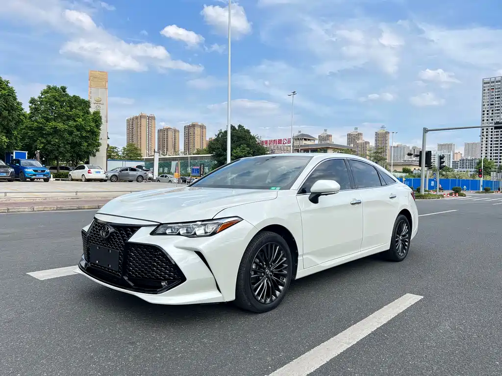 Купить Toyota Avalon