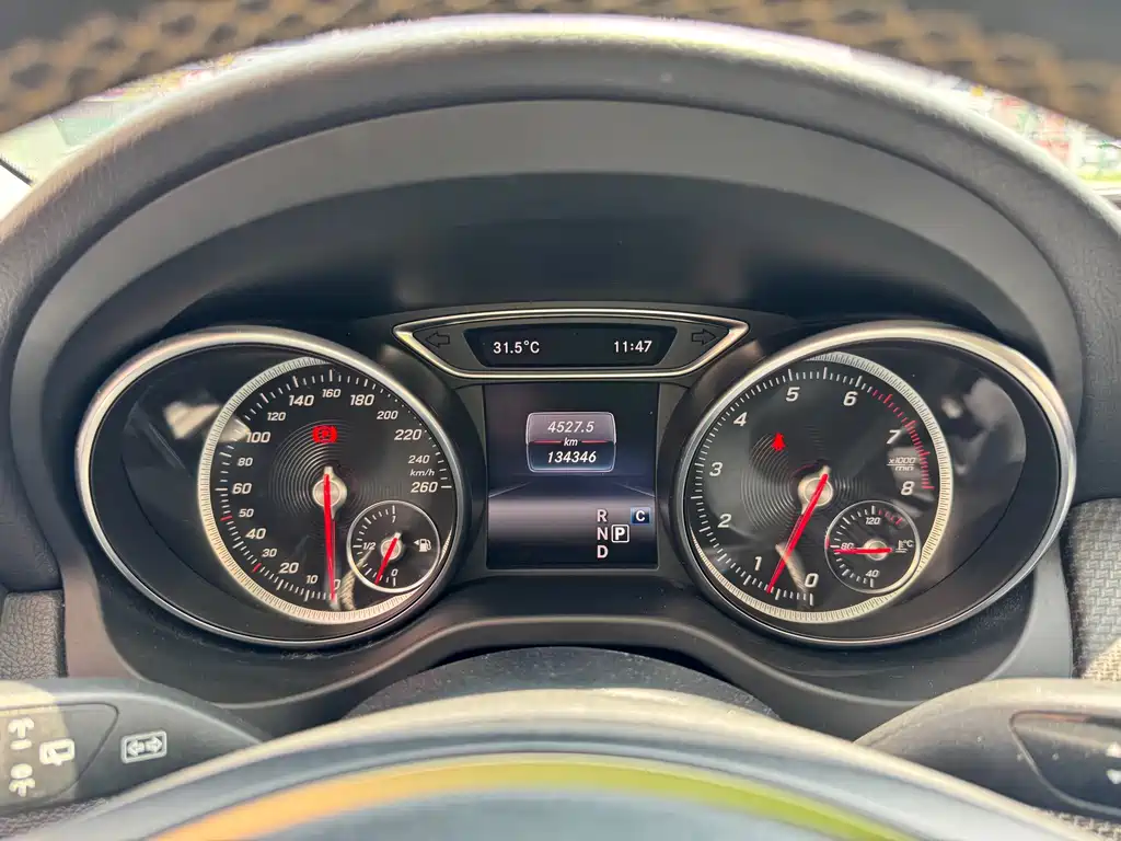 Mercedes-Benz GLA — миниатюра 10