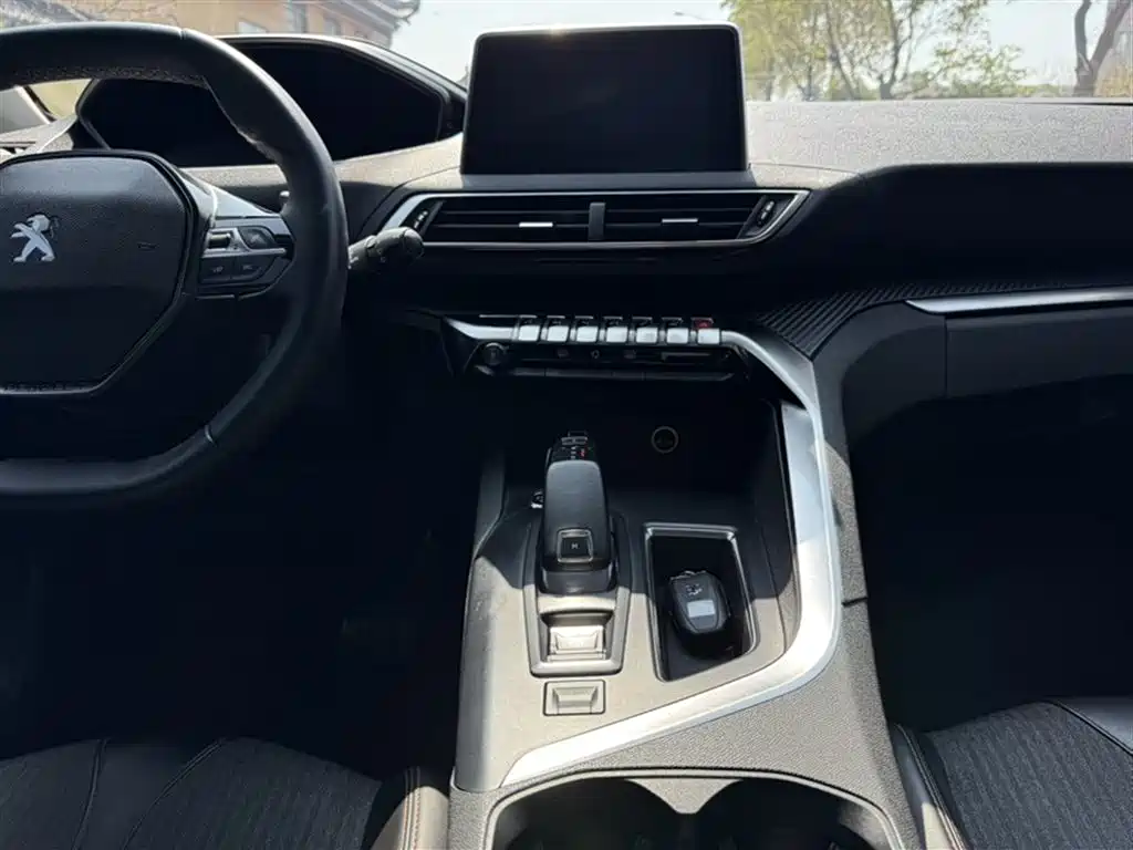 Peugeot 5008 2019 380THP 5 мест Elite