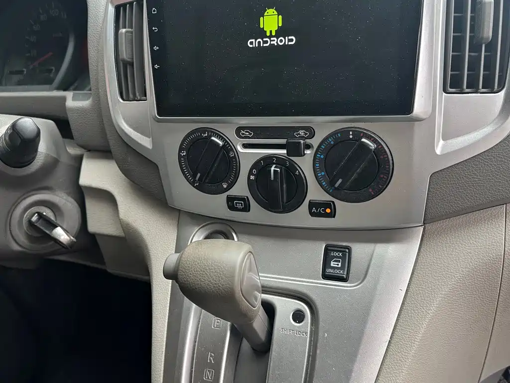 Nissan NV200 — миниатюра 10