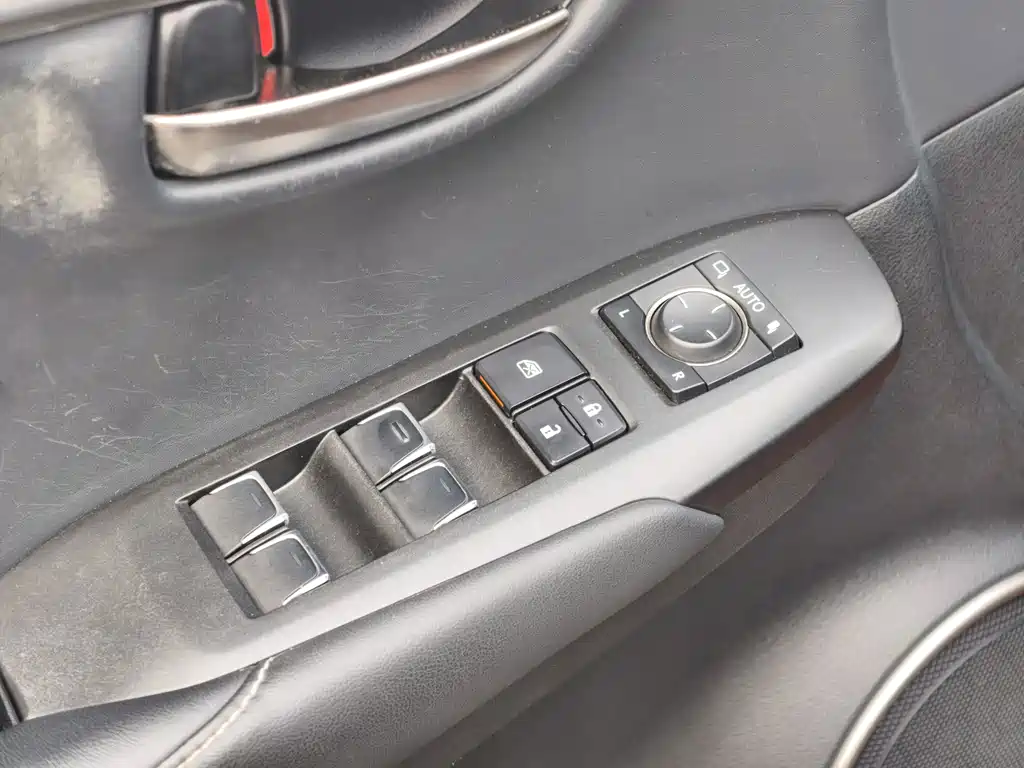 Lexus NX — миниатюра 15