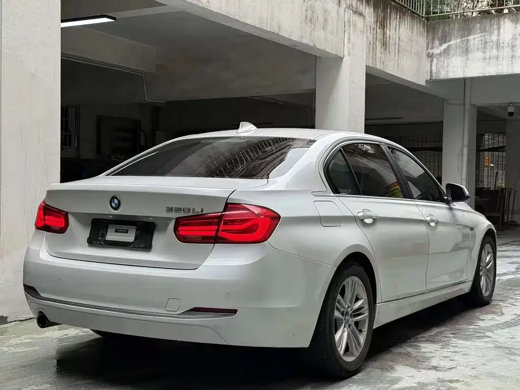 BMW 3 SERIES