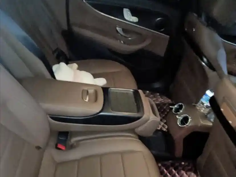 Mercedes-Benz E-Class — миниатюра 5