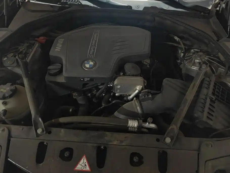 BMW 5 Series — миниатюра 10
