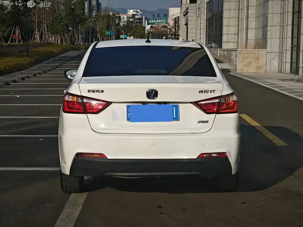 CHANGAN YUEXIANG V7