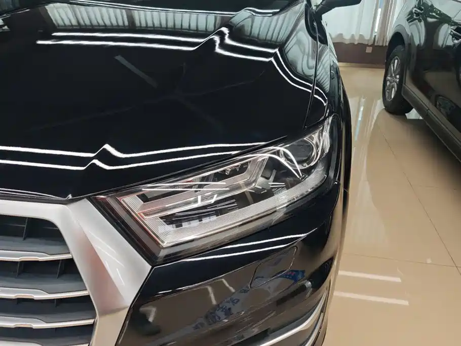 Audi Q7 — миниатюра 5