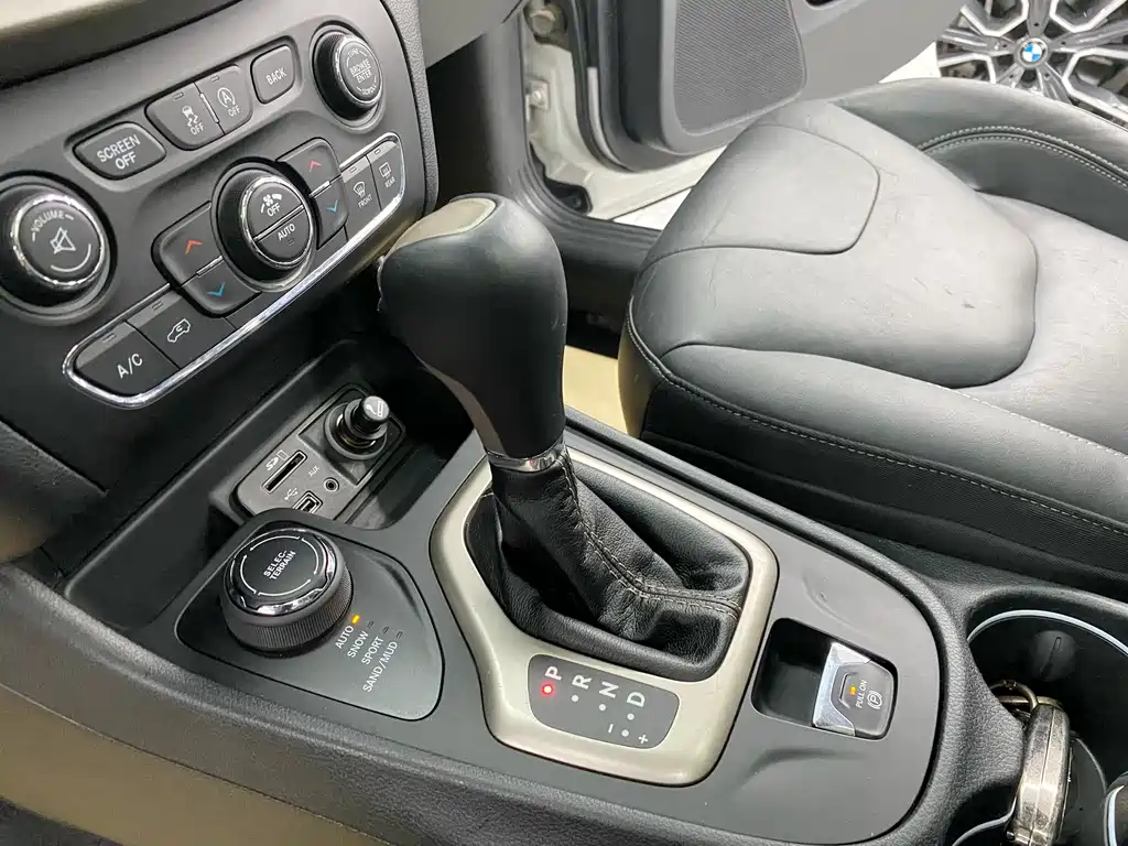 Jeep Cherokee — миниатюра 11