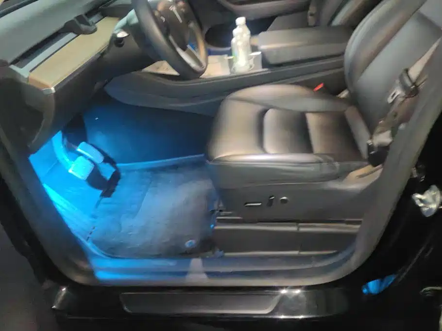 Tesla Model Y — миниатюра 9