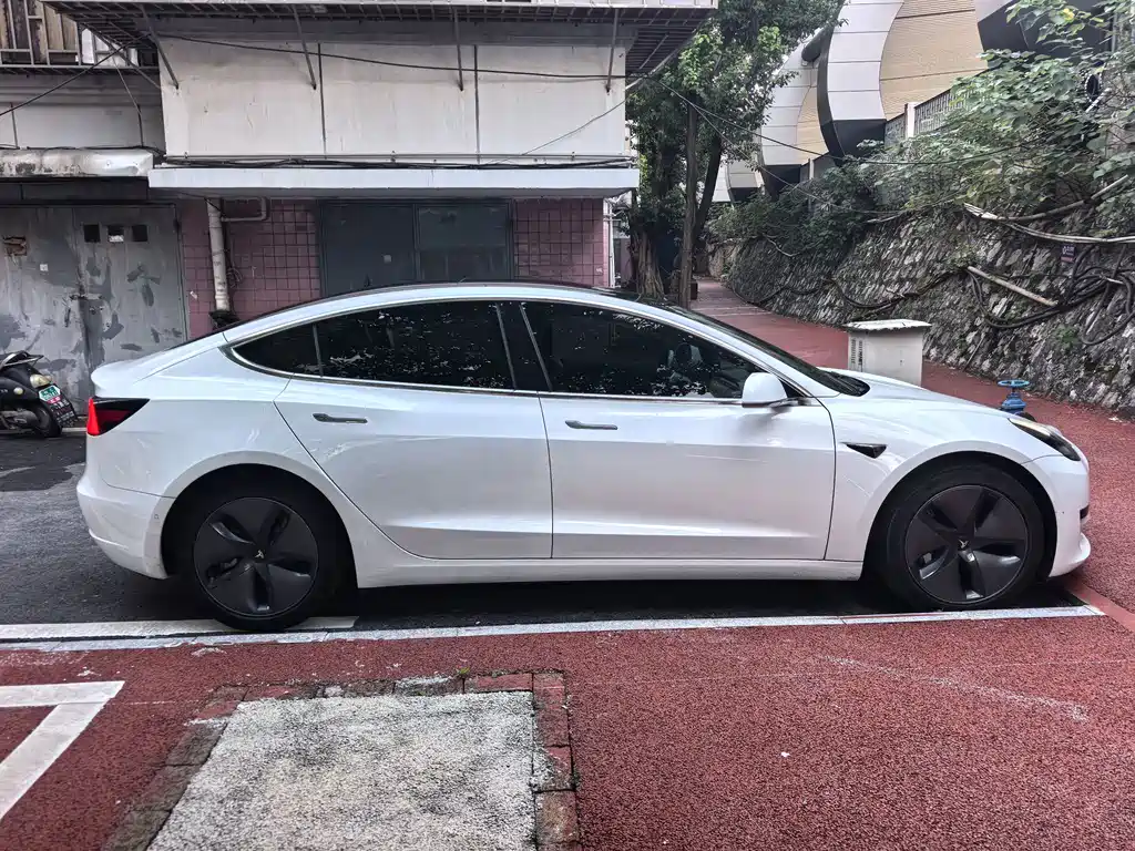 Tesla Model 3 — миниатюра 4