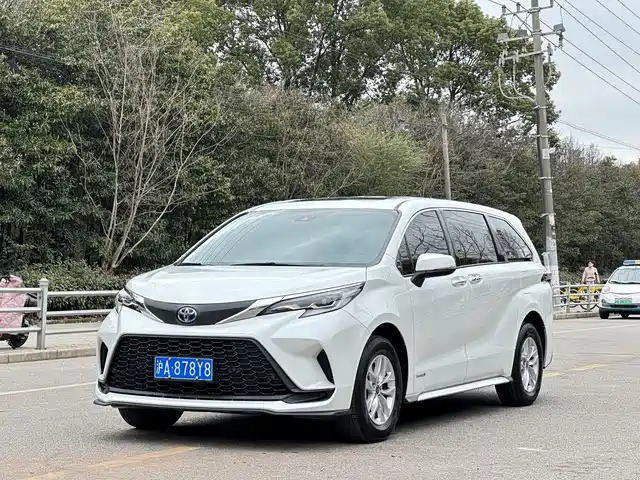 TOYOTA GREVIA 2024