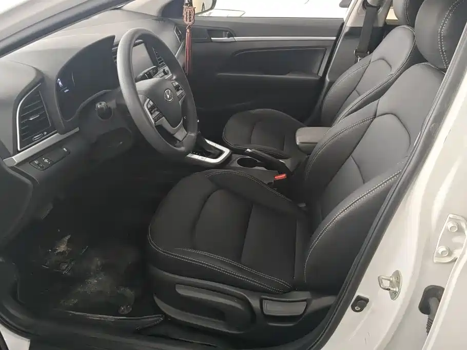 Hyundai Elantra — миниатюра 9