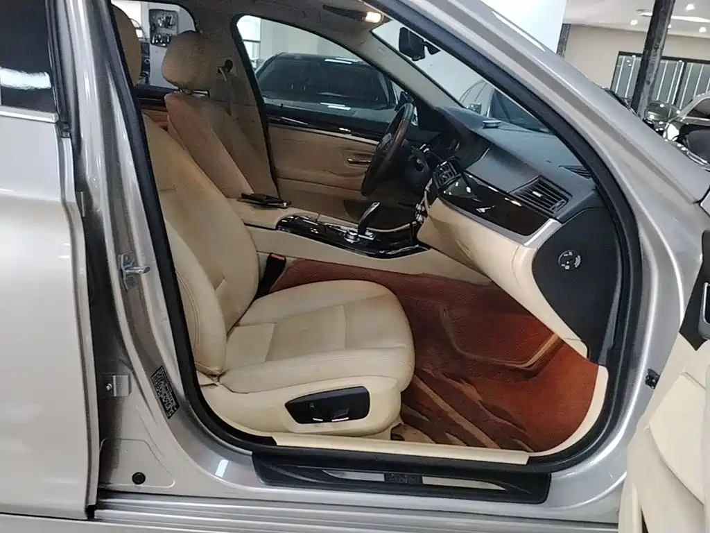 BMW 5 Series — миниатюра 25