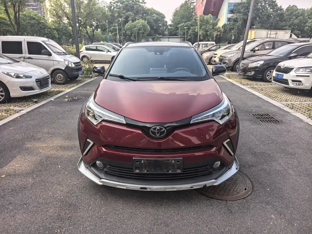 Купить Toyota IZOA