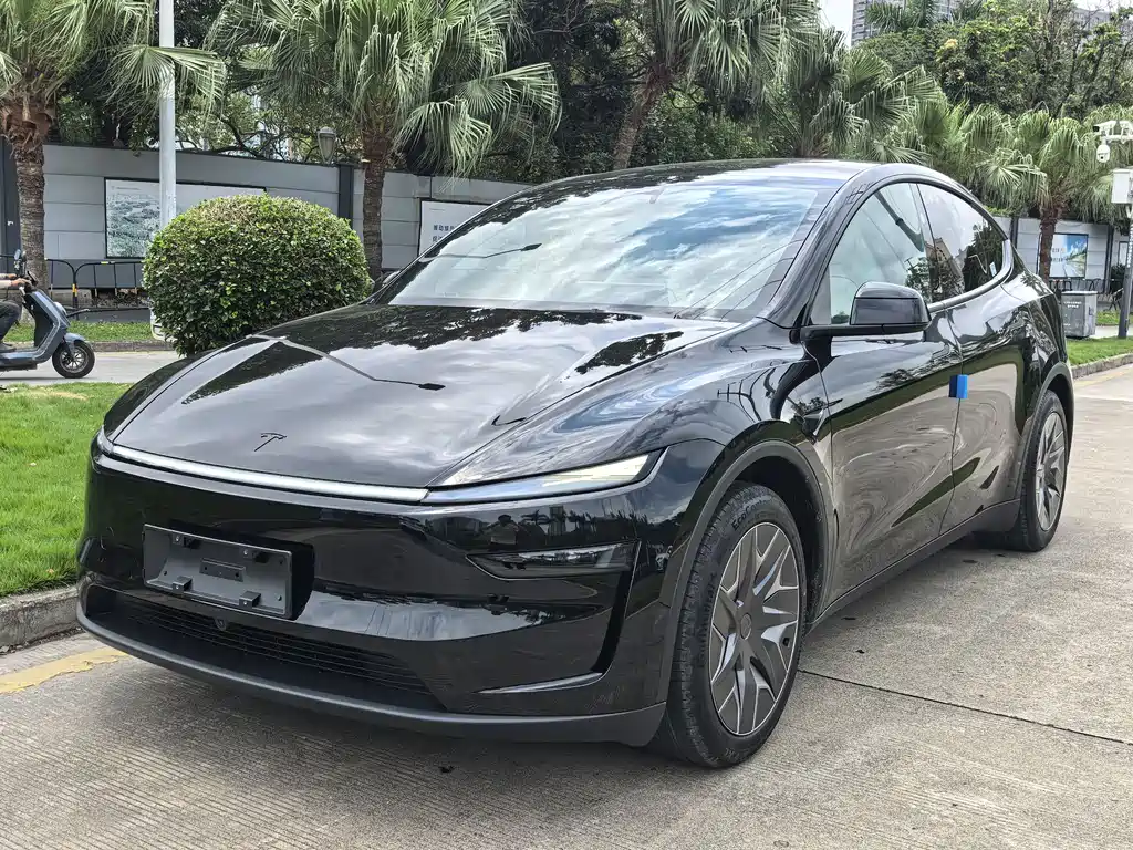 Tesla Model Y L 2026