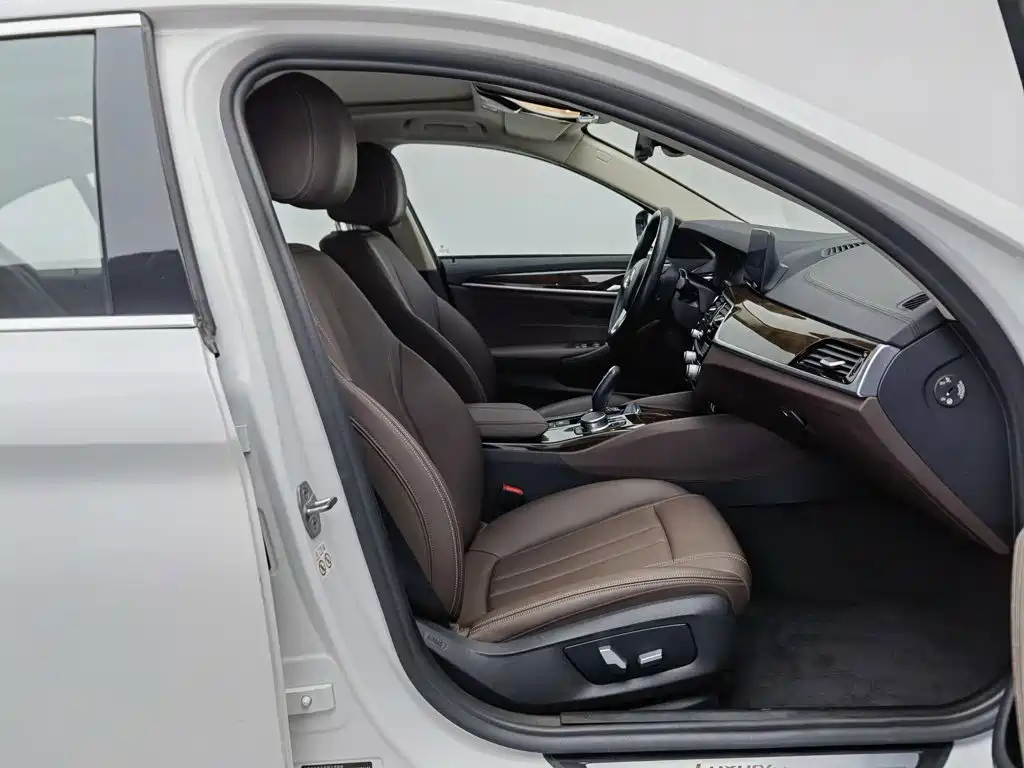 BMW 5 Series — миниатюра 23