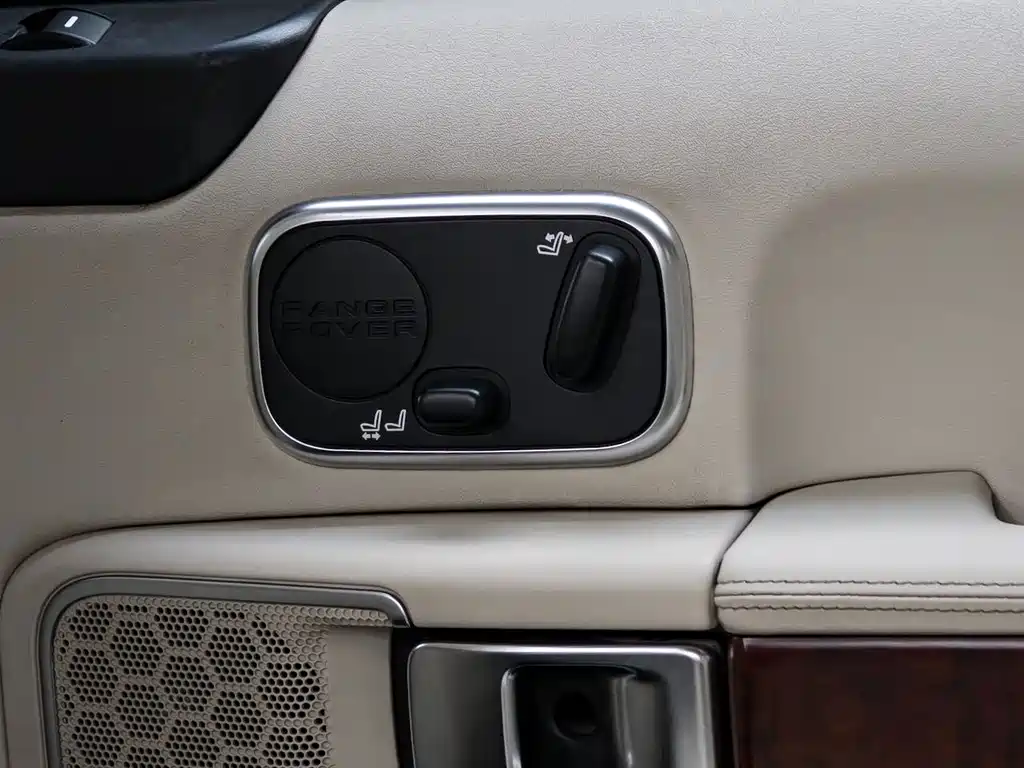 Land Rover Range Rover — миниатюра 18